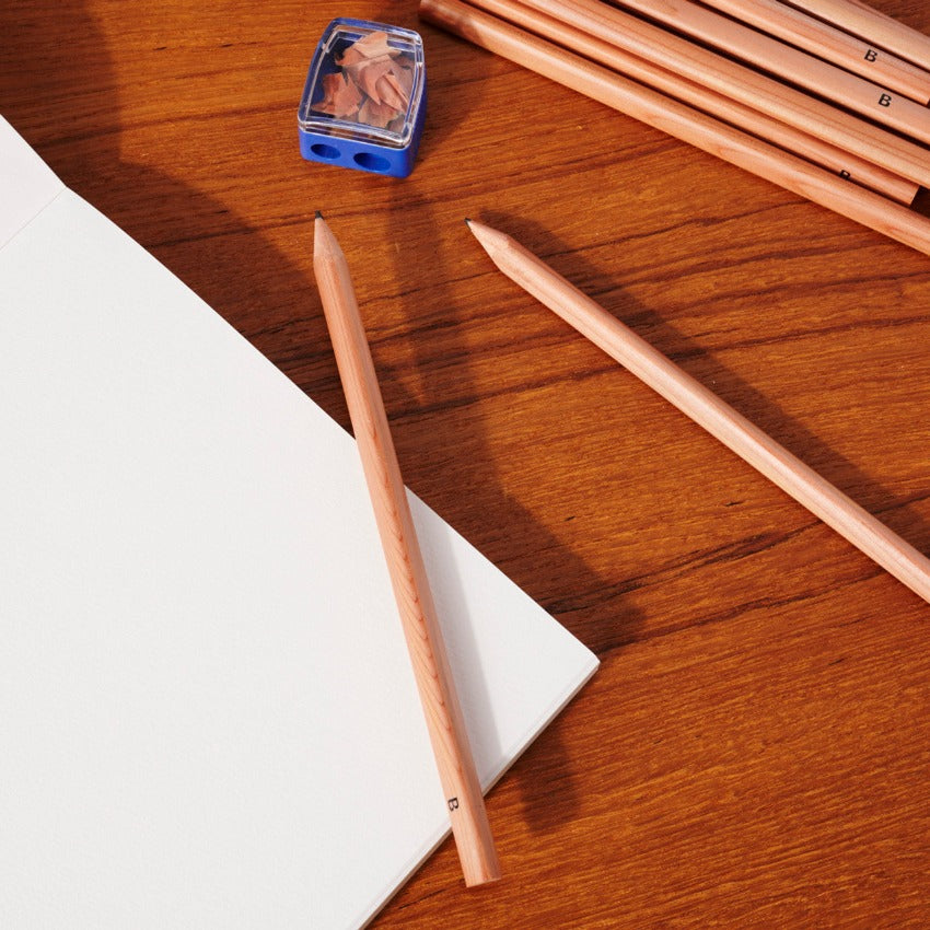 Kitaboshi Triangle Pencil B - Lifestyle